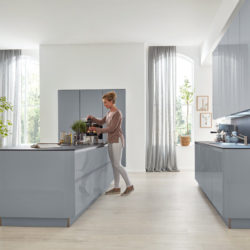 Interliving Küche hochglanz grau